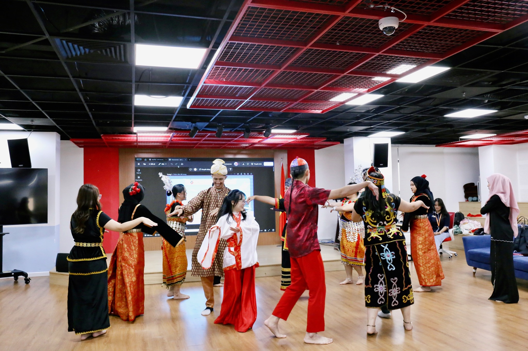 FPT Education Global’s Study Tour: Connecting Cultures with UNIMAS ...